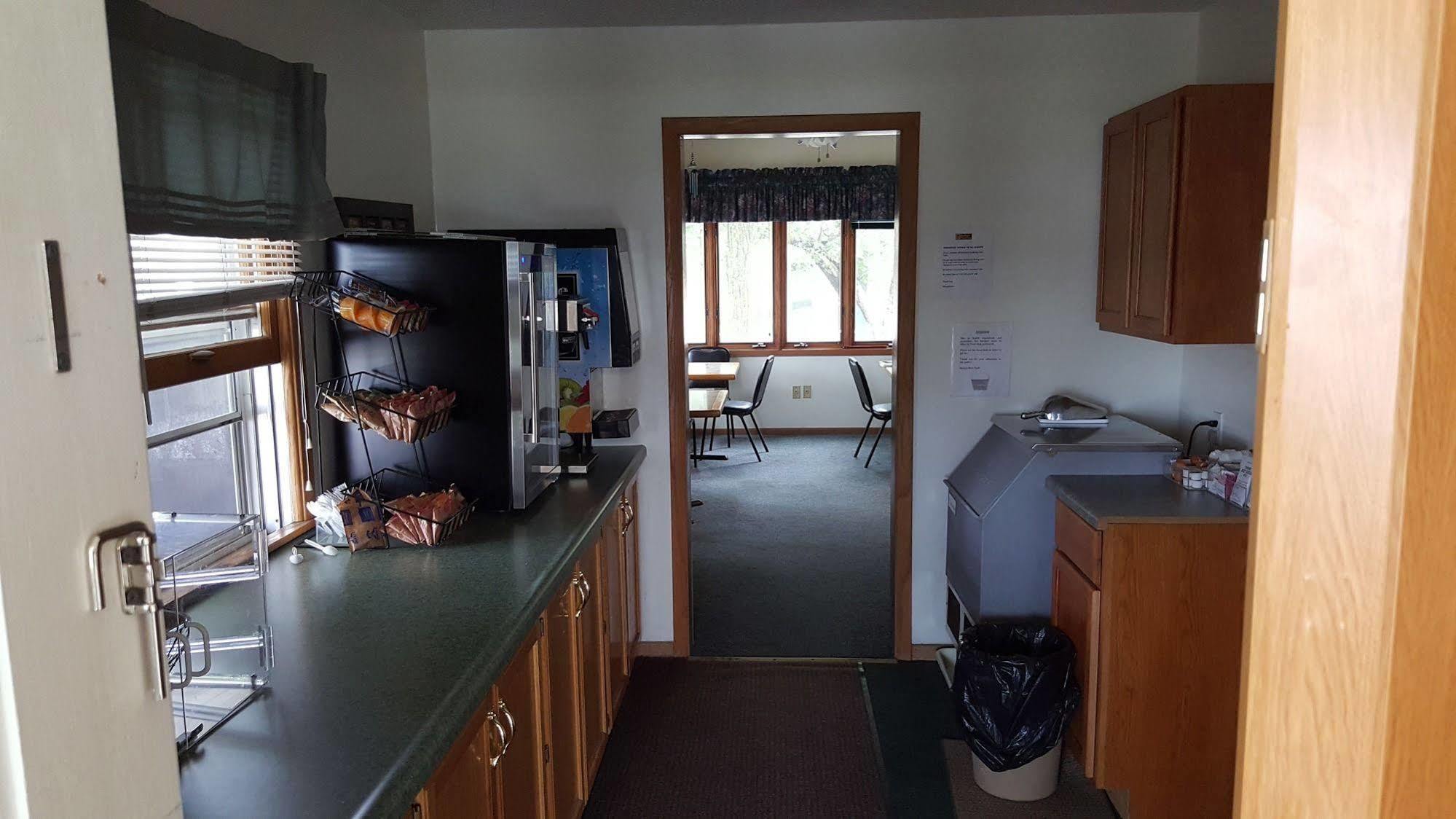 Budget Host Inn Detroit Lakes Esterno foto