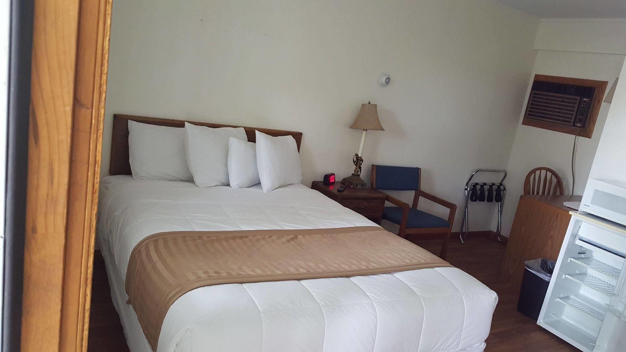 Budget Host Inn Detroit Lakes Esterno foto